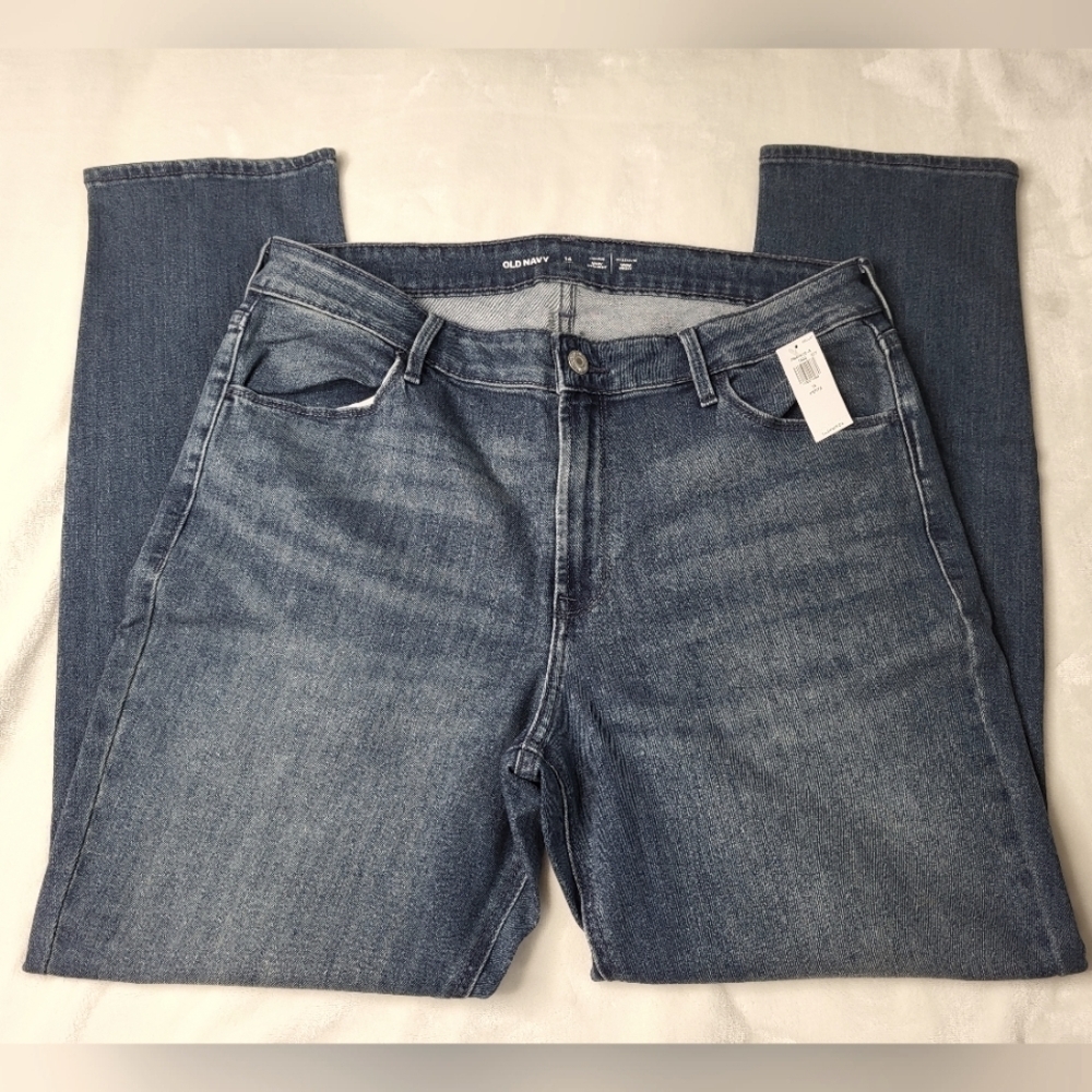 Old Navy WOW Straight Highrise Petite Jeans. Size 14P